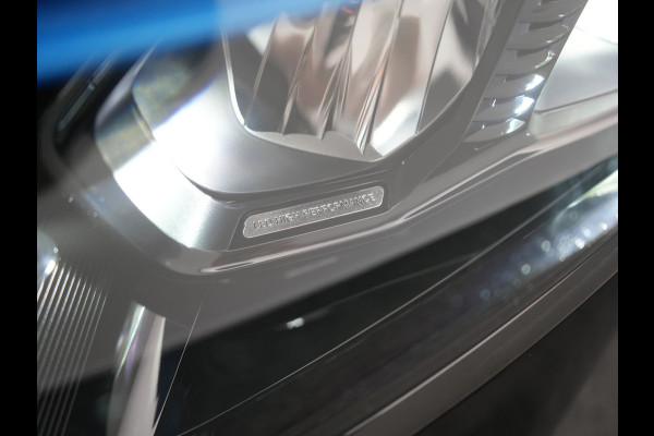 Mercedes-Benz EQB 300 4MATIC AMG Line 69,7 kWh 228pk Dealer O.H. | Trekhaak Af Fabriek | Camera | MBUX Widescreen Navi | Alcantara Sportstoelen Verwarmd | Sfeerverlichting | Night Pakket | Cruise Control | Virtual | DAB |