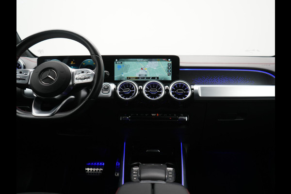 Mercedes-Benz EQB 300 4MATIC AMG Line 69,7 kWh 228pk Dealer O.H. | Trekhaak Af Fabriek | Camera | MBUX Widescreen Navi | Alcantara Sportstoelen Verwarmd | Sfeerverlichting | Night Pakket | Cruise Control | Virtual | DAB |