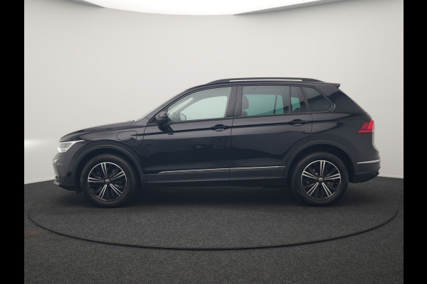 Volkswagen Tiguan 1.4 TSI eHybrid Life PHEV 245pk Dealer O.H. | Adaptive Cruise | 360 Camera | Stoelen & Stuur Verwarmd | Apple Carplay | Keyless | Blis | Navigatie | DAB | Virtual | Plug In Hybrid |