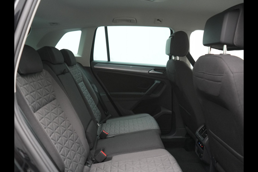 Volkswagen Tiguan 1.4 TSI eHybrid Life PHEV 245pk Dealer O.H. | Adaptive Cruise | 360 Camera | Stoelen & Stuur Verwarmd | Apple Carplay | Keyless | Blis | Navigatie | DAB | Virtual | Plug In Hybrid |