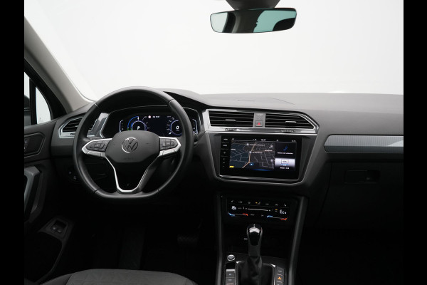 Volkswagen Tiguan 1.4 TSI eHybrid Life PHEV 245pk Dealer O.H. | Adaptive Cruise | 360 Camera | Stoelen & Stuur Verwarmd | Apple Carplay | Keyless | Blis | Navigatie | DAB | Virtual | Plug In Hybrid |