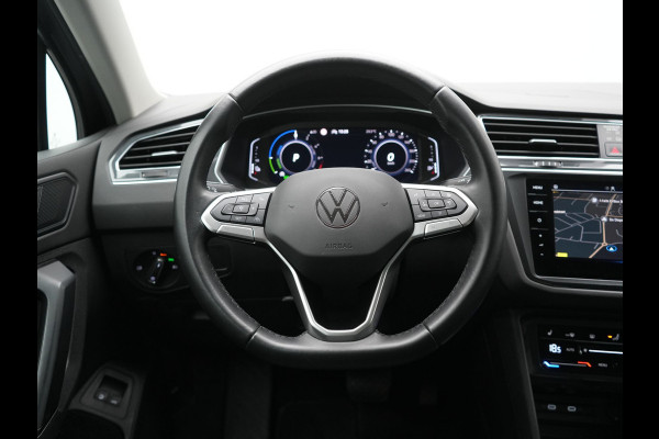 Volkswagen Tiguan 1.4 TSI eHybrid Life PHEV 245pk Dealer O.H. | Adaptive Cruise | 360 Camera | Stoelen & Stuur Verwarmd | Apple Carplay | Keyless | Blis | Navigatie | DAB | Virtual | Plug In Hybrid |