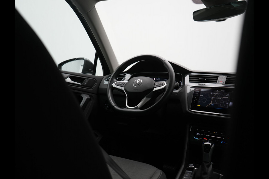 Volkswagen Tiguan 1.4 TSI eHybrid Life PHEV 245pk Dealer O.H. | Adaptive Cruise | 360 Camera | Stoelen & Stuur Verwarmd | Apple Carplay | Keyless | Blis | Navigatie | DAB | Virtual | Plug In Hybrid |