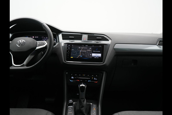 Volkswagen Tiguan 1.4 TSI eHybrid Life PHEV 245pk Dealer O.H. | Adaptive Cruise | 360 Camera | Stoelen & Stuur Verwarmd | Apple Carplay | Keyless | Blis | Navigatie | DAB | Virtual | Plug In Hybrid |