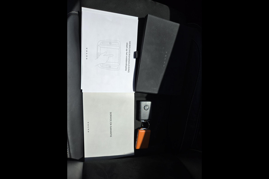 Volvo XC40 1.5 T5 Recharge R-Design NL-AUTO | PANODAK | TREKHAAK | 1/2 LEDER