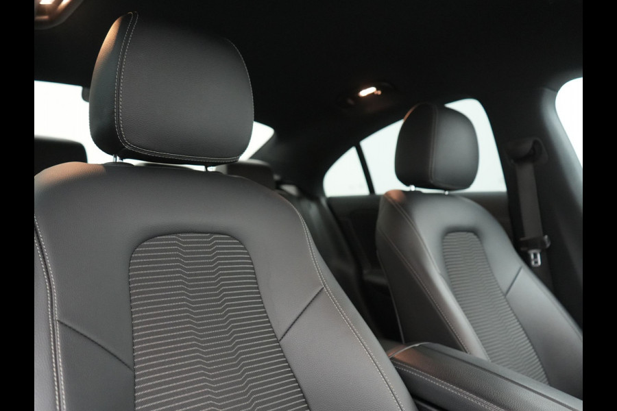 Mercedes-Benz CLA-Klasse 200 Advantage 164pk | Trekhaak | Camera | Widescreen Navi | Park Assist | Apple Carplay | Cruise Control | Lane Assist | DAB | 18"L.M " |