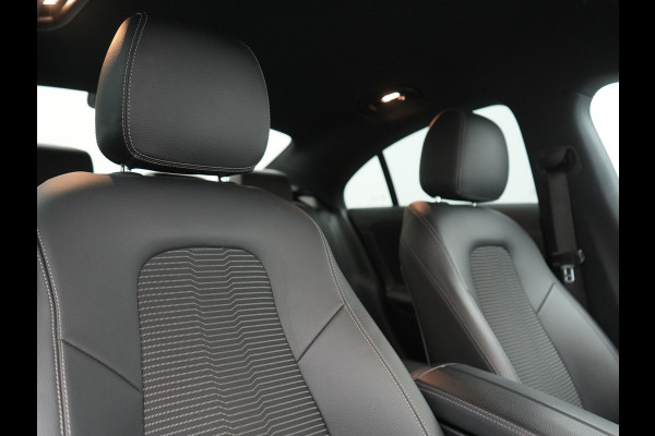 Mercedes-Benz CLA-Klasse 200 Advantage 164pk | Trekhaak | Camera | Widescreen Navi | Park Assist | Apple Carplay | Cruise Control | Lane Assist | DAB | 18"L.M " |