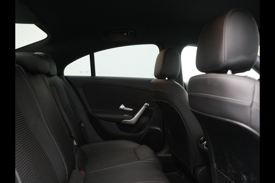 Mercedes-Benz CLA-Klasse 200 Advantage 164pk | Trekhaak | Camera | Widescreen Navi | Park Assist | Apple Carplay | Cruise Control | Lane Assist | DAB | 18"L.M " |
