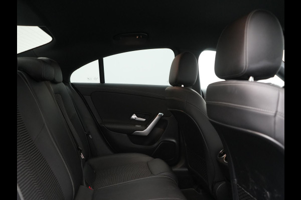 Mercedes-Benz CLA-Klasse 200 Advantage 164pk | Trekhaak | Camera | Widescreen Navi | Park Assist | Apple Carplay | Cruise Control | Lane Assist | DAB | 18"L.M " |
