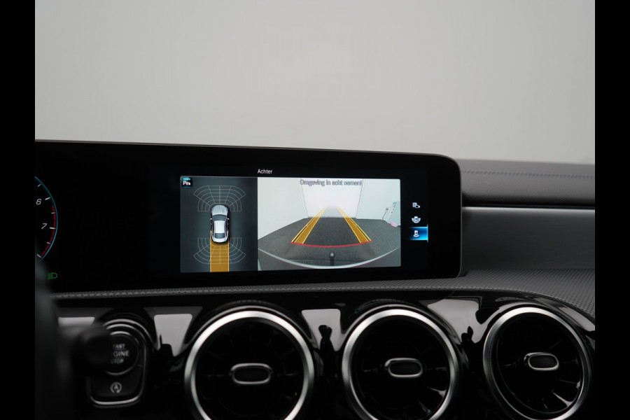 Mercedes-Benz CLA-Klasse 200 Advantage 164pk | Trekhaak | Camera | Widescreen Navi | Park Assist | Apple Carplay | Cruise Control | Lane Assist | DAB | 18"L.M " |