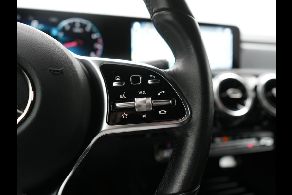 Mercedes-Benz CLA-Klasse 200 Advantage 164pk | Trekhaak | Camera | Widescreen Navi | Park Assist | Apple Carplay | Cruise Control | Lane Assist | DAB | 18"L.M " |