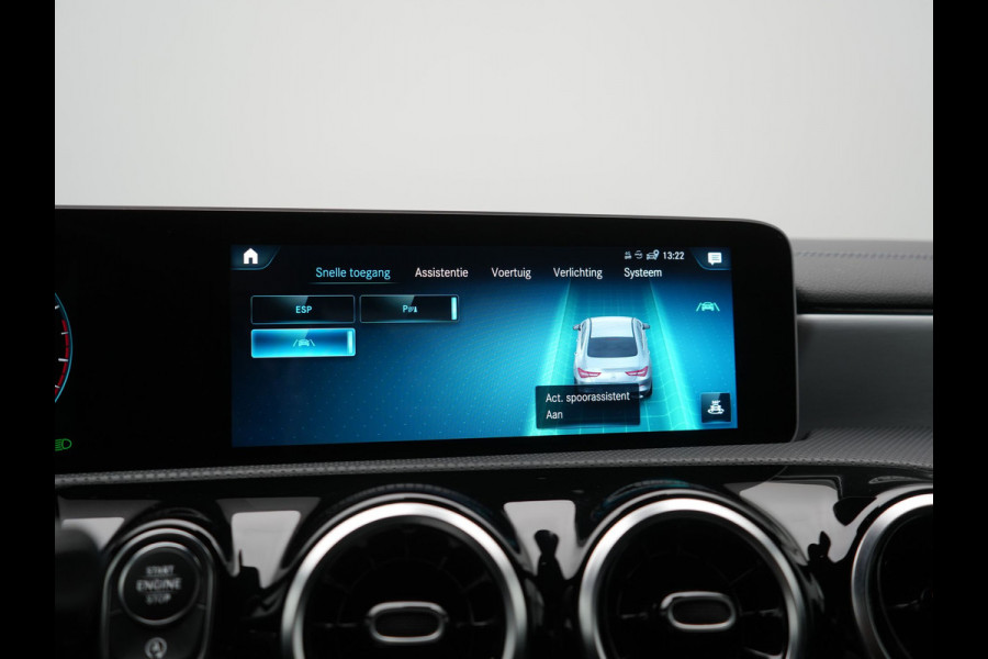 Mercedes-Benz CLA-Klasse 200 Advantage 164pk | Trekhaak | Camera | Widescreen Navi | Park Assist | Apple Carplay | Cruise Control | Lane Assist | DAB | 18"L.M " |