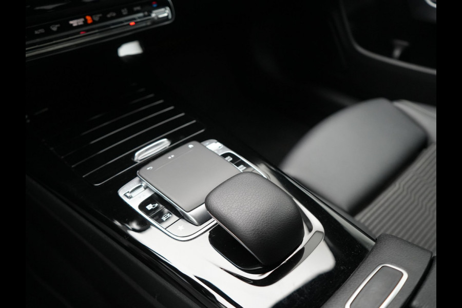 Mercedes-Benz CLA-Klasse 200 Advantage 164pk | Trekhaak | Camera | Widescreen Navi | Park Assist | Apple Carplay | Cruise Control | Lane Assist | DAB | 18"L.M " |