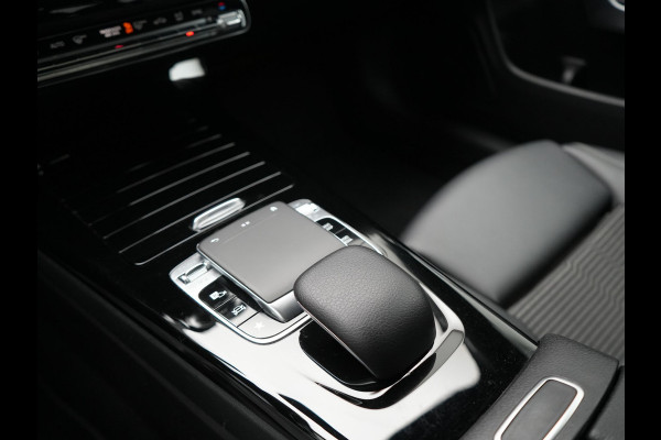 Mercedes-Benz CLA-Klasse 200 Advantage 164pk | Trekhaak | Camera | Widescreen Navi | Park Assist | Apple Carplay | Cruise Control | Lane Assist | DAB | 18"L.M " |