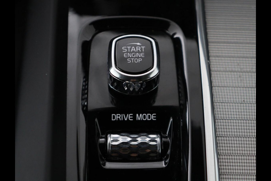Volvo XC60 2.0 T8 Twin Engine AWD Inscription | SOH 88% | Panoramadak | Trekhaak | Head-Up | Carplay | Adaptive cruise | 360 Camera | Leder | Stoelverwarming | Harman/Kardon | Navigatie | Memory | Full LED | PHEV | Plug In