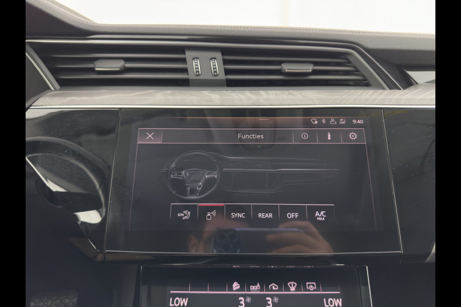 Audi e-tron 55 Quattro Advanced 95 kWh [ 3-Fase-11kW ] {SoH-91%} (INCL-BTW) *PANO | LEATHER | BANG&OLUFSEN | VIRTUAL-MIRRORS | HEAD-UP |  ADAPTIVE-CRUISE | FULL-LED | DIGI-COCKPIT | KEYLESS | MEMORY-PACK | TOPVIEW | HEATED-SPORTSEATS |  22''ALU*