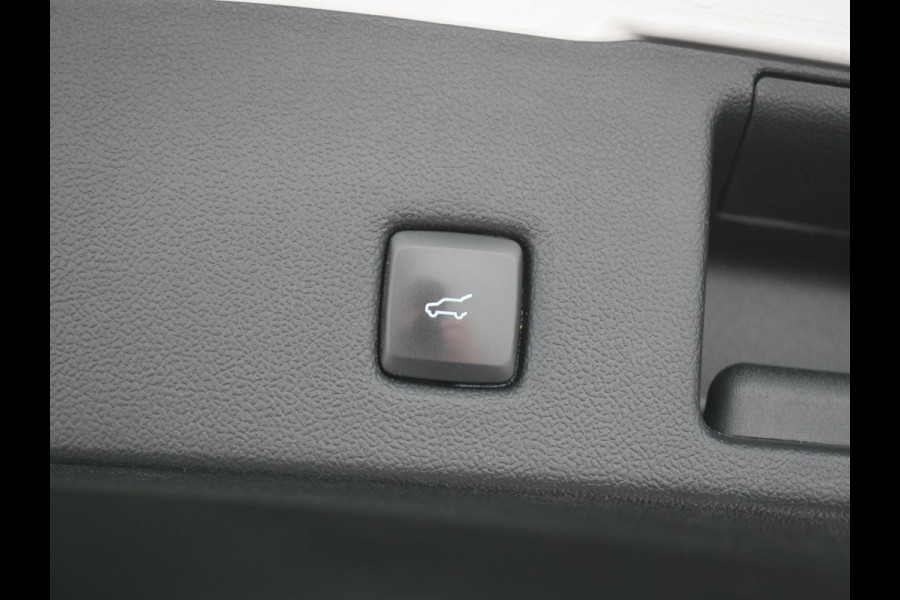 Ford Kuga 2.5 Vignale PHEV 225pk Dealer O.H. | Trekhaak Afn. | Panodak | Adaptive Cruise | Head Up | 360 Camera | Bang & Olufsen | Lederen Sportstoelen Memory & Verwarmd | Keyless | Achterbank Verwarmd | Blis | Stuur Verwarmd | Navigatie | DAB | Plug In Hybrid |