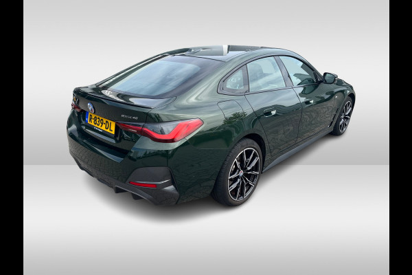 BMW i4 eDrive40 High Executive 84 kWh / SoH 99% / Trekhaak / Schuifdak / Camera / Head-up / Leder / 19'' / CarPlay / Stoelverwarming / Sfeerverlichting / Dodehoek / ACC