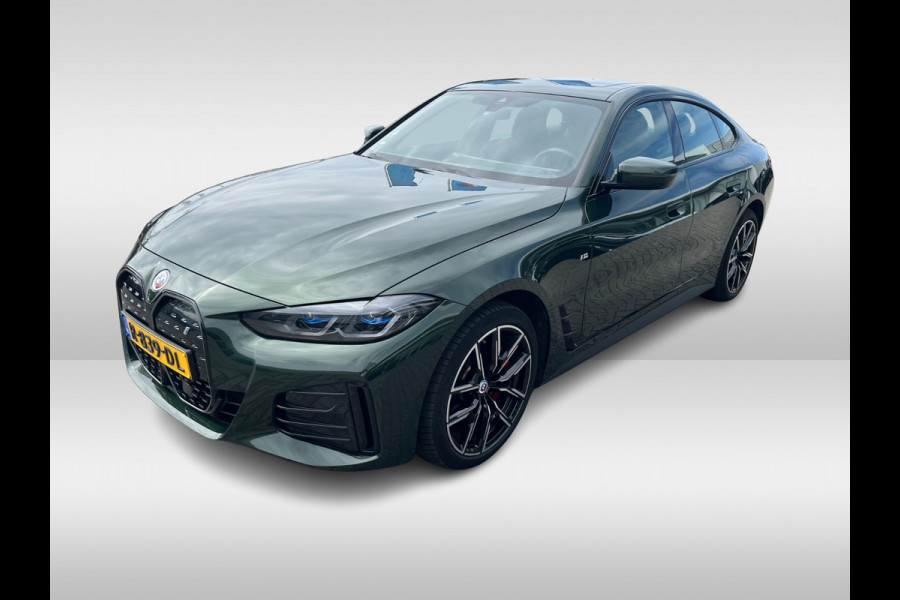 BMW i4 eDrive40 High Executive 84 kWh / SoH 99% / Trekhaak / Schuifdak / Camera / Head-up / Leder / 19'' / CarPlay / Stoelverwarming / Sfeerverlichting / Dodehoek / ACC