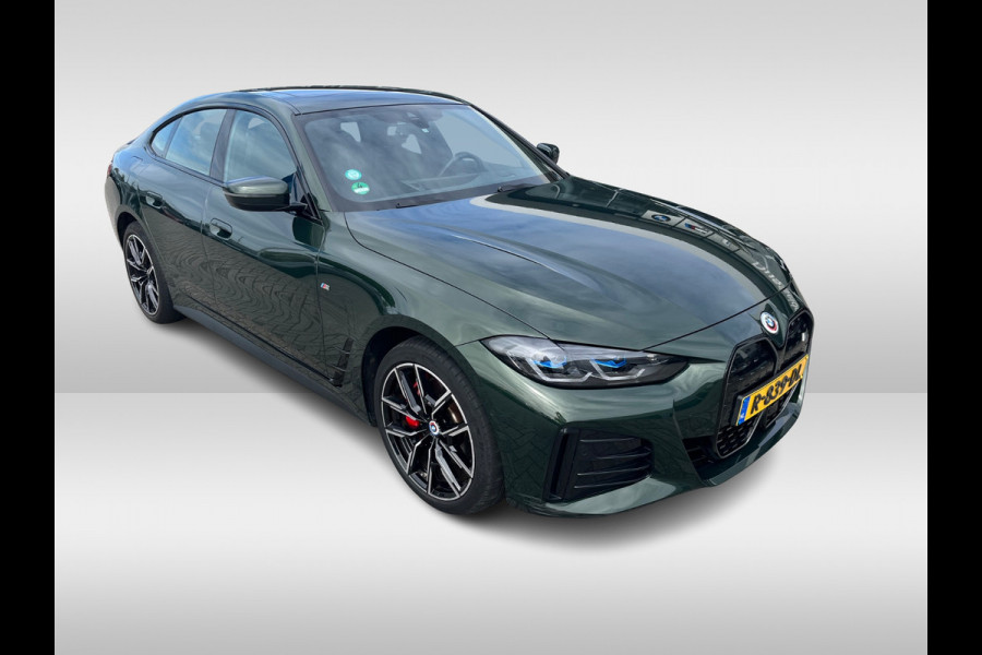 BMW i4 eDrive40 High Executive 84 kWh / SoH 99% / Trekhaak / Schuifdak / Camera / Head-up / Leder / 19'' / CarPlay / Stoelverwarming / Sfeerverlichting / Dodehoek / ACC