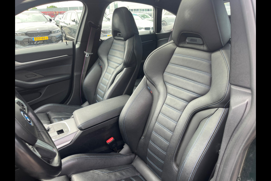 BMW i4 eDrive40 High Executive 84 kWh / SoH 99% / Trekhaak / Schuifdak / Camera / Head-up / Leder / 19'' / CarPlay / Stoelverwarming / Sfeerverlichting / Dodehoek / ACC