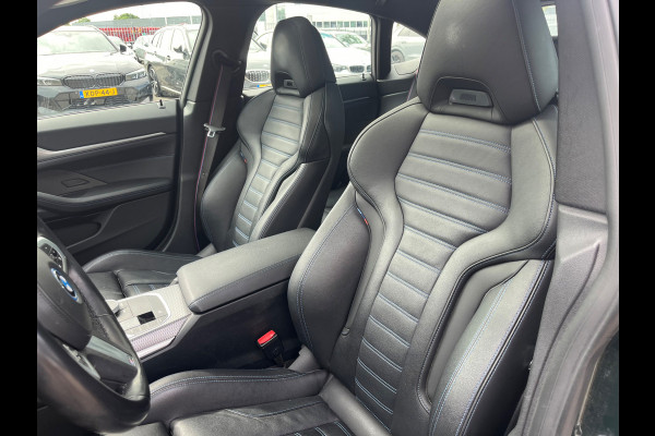 BMW i4 eDrive40 High Executive 84 kWh / SoH 99% / Trekhaak / Schuifdak / Camera / Head-up / Leder / 19'' / CarPlay / Stoelverwarming / Sfeerverlichting / Dodehoek / ACC