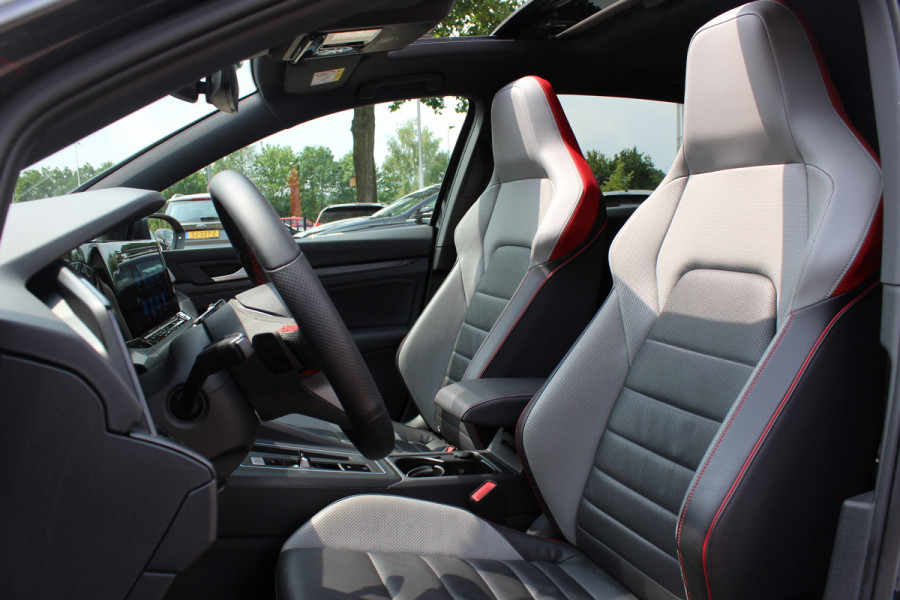 Volkswagen Golf 2.0 TSI GTI Clubsport / Full option! / Panoramadak / Camera / Head-up / Leder / Nurburgring / 19'' / Harman Kardon / Matrix LED / Stoelventilatie+Verwarming+Massage / Stuurverwarming / Dodehoek / DAB / ACC
