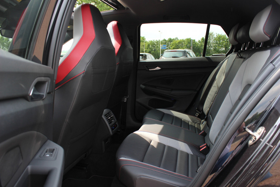 Volkswagen Golf 2.0 TSI GTI Clubsport / Full option! / Panoramadak / Camera / Head-up / Leder / Nurburgring / 19'' / Harman Kardon / Matrix LED / Stoelventilatie+Verwarming+Massage / Stuurverwarming / Dodehoek / DAB / ACC