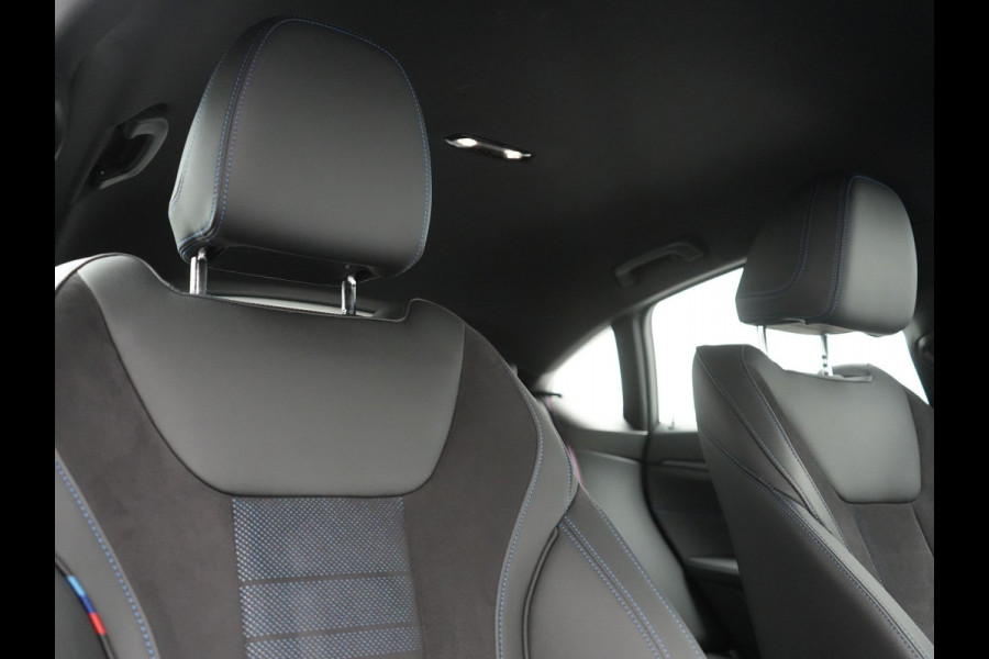 BMW i4 eDrive35 M Sport PRO 70 kWh 286pk Dealer O.H | Trekhaak Af Fabriek | Adaptive Cruise | 360 Camera | Adaptive Onderstel |  Alcantara Sportstoelen Verwarmd | Widescreen Navi | Apple Carplay | Virtual | DAB | 18" L.M |