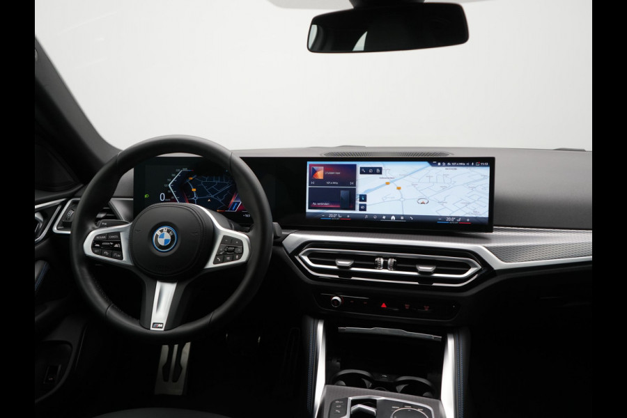 BMW i4 eDrive35 M Sport PRO 70 kWh 286pk Dealer O.H | Trekhaak Af Fabriek | Adaptive Cruise | 360 Camera | Adaptive Onderstel |  Alcantara Sportstoelen Verwarmd | Widescreen Navi | Apple Carplay | Virtual | DAB | 18" L.M |