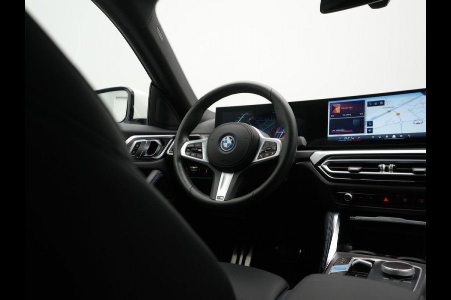 BMW i4 eDrive35 M Sport PRO 70 kWh 286pk Dealer O.H | Trekhaak Af Fabriek | Adaptive Cruise | 360 Camera | Adaptive Onderstel |  Alcantara Sportstoelen Verwarmd | Widescreen Navi | Apple Carplay | Virtual | DAB | 18" L.M |