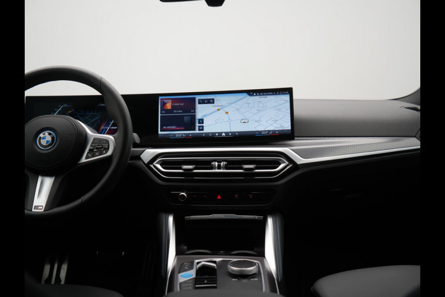 BMW i4 eDrive35 M Sport PRO 70 kWh 286pk Dealer O.H | Trekhaak Af Fabriek | Adaptive Cruise | 360 Camera | Adaptive Onderstel |  Alcantara Sportstoelen Verwarmd | Widescreen Navi | Apple Carplay | Virtual | DAB | 18" L.M |