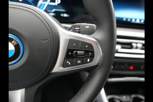BMW i4 eDrive35 M Sport PRO 70 kWh 286pk Dealer O.H | Trekhaak Af Fabriek | Adaptive Cruise | 360 Camera | Adaptive Onderstel |  Alcantara Sportstoelen Verwarmd | Widescreen Navi | Apple Carplay | Virtual | DAB | 18" L.M |
