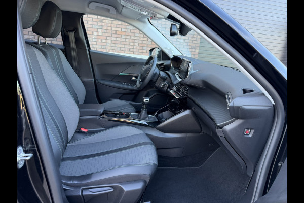 Peugeot 2008 1.2 PureTech Allure / DISTRIBUTIERIEM NIEUW / Apple CarPlay-Android / Stoelverwarming / ALL-Season / 1e Eigenaar