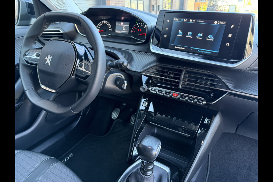 Peugeot 2008 1.2 PureTech Allure / DISTRIBUTIERIEM NIEUW / Apple CarPlay-Android / Stoelverwarming / ALL-Season / 1e Eigenaar