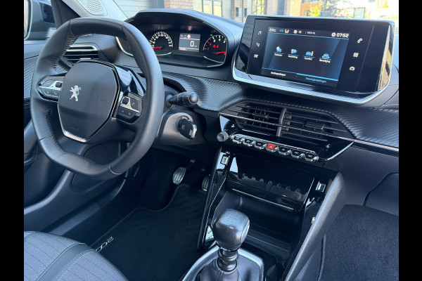 Peugeot 2008 1.2 PureTech Allure / DISTRIBUTIERIEM NIEUW / Apple CarPlay-Android / Stoelverwarming / ALL-Season / 1e Eigenaar