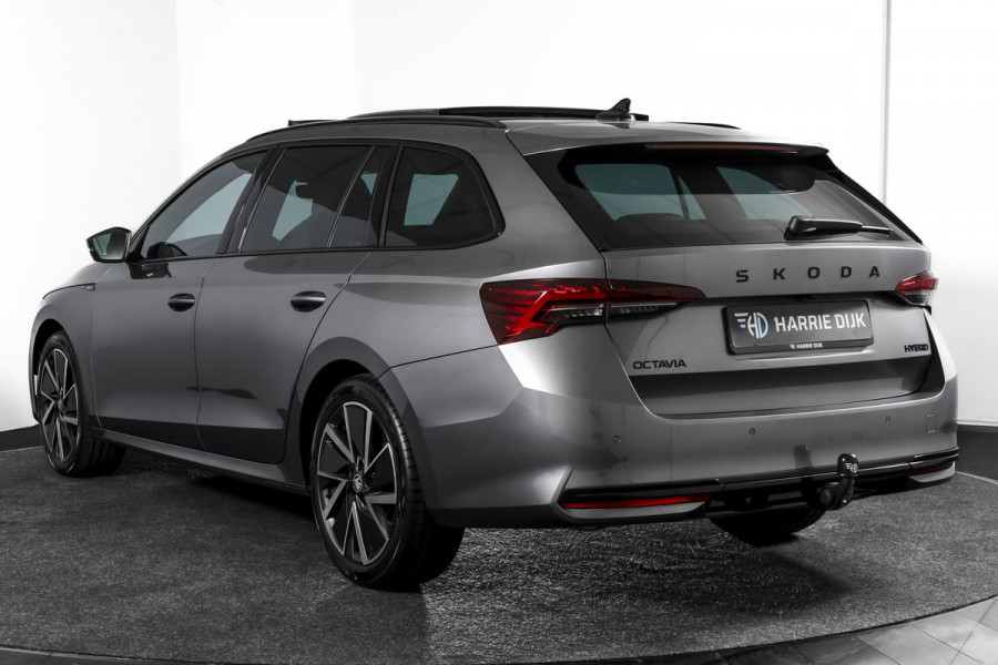 Škoda Octavia Combi 1.5 TSI MHEV 150 PK Sportline Business | S/K-Panodak | Elek. Trekhaak | Matrix Led | Adapt. Cruise | Winterpakket | 13 inch Navi | Camera | NAV + App. Connect | ECC | Elek. Klep | LM 18" | 5062