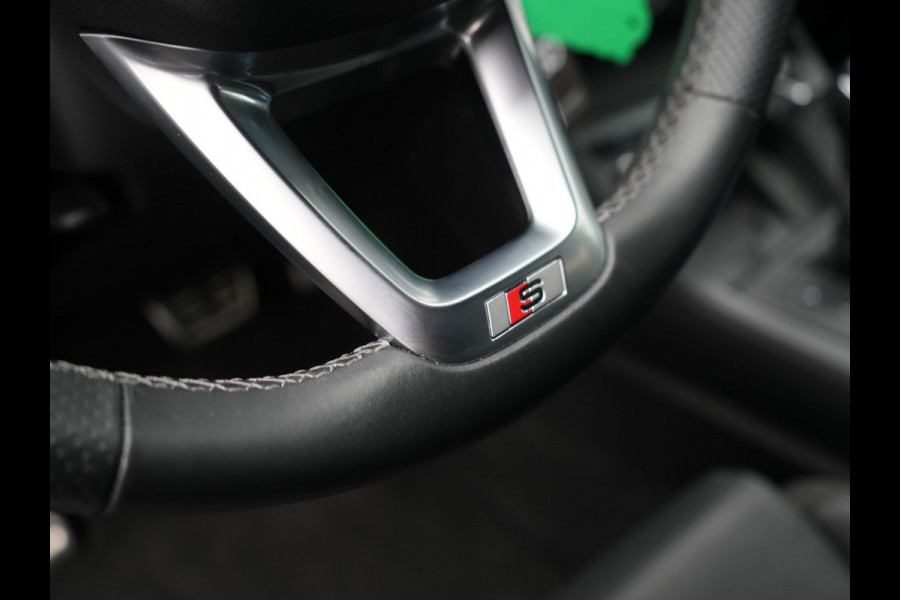 Audi Q3 45 TFSI e S-Line PHEV 245pk Dealer O.H Adaptive Cruise | Camera | Blis | S-line Interieur | Lederen Sportstoelen Verwarmd | Sportstuur | Navigatie | Virtual | DAB | 17"L.M |