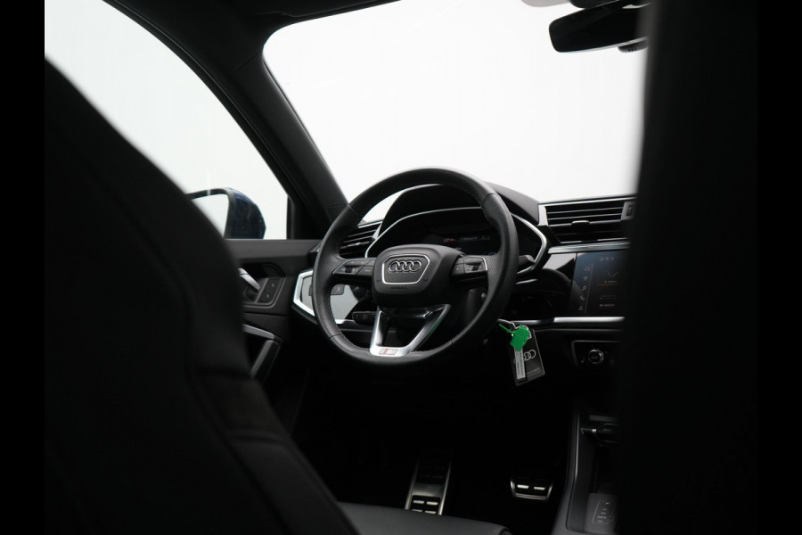 Audi Q3 45 TFSI e S-Line PHEV 245pk Dealer O.H Adaptive Cruise | Camera | Blis | S-line Interieur | Lederen Sportstoelen Verwarmd | Sportstuur | Navigatie | Virtual | DAB | 17"L.M |