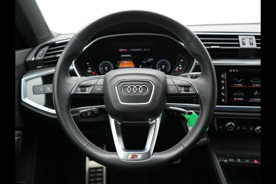 Audi Q3 45 TFSI e S-Line PHEV 245pk Dealer O.H Adaptive Cruise | Camera | Blis | S-line Interieur | Lederen Sportstoelen Verwarmd | Sportstuur | Navigatie | Virtual | DAB | 17"L.M |