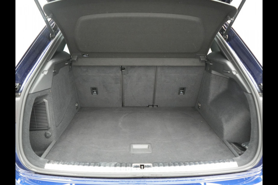Audi Q3 45 TFSI e S-Line PHEV 245pk Dealer O.H Adaptive Cruise | Camera | Blis | S-line Interieur | Lederen Sportstoelen Verwarmd | Sportstuur | Navigatie | Virtual | DAB | 17"L.M |