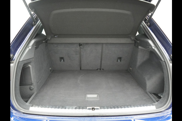 Audi Q3 45 TFSI e S-Line PHEV 245pk Dealer O.H Adaptive Cruise | Camera | Blis | S-line Interieur | Lederen Sportstoelen Verwarmd | Sportstuur | Navigatie | Virtual | DAB | 17"L.M |