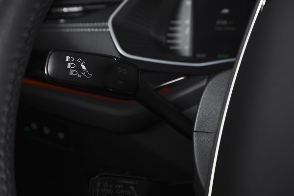 Škoda Octavia Combi 1.5 TSI MHEV 150 PK Sportline Business | Elek. Trekhaak | Matrix Led | Adapt. Cruise | Winterpakket | 13 inch Navi | Camera | NAV + App. Connect | ECC | Elek. Klep | LM 18" | 2748