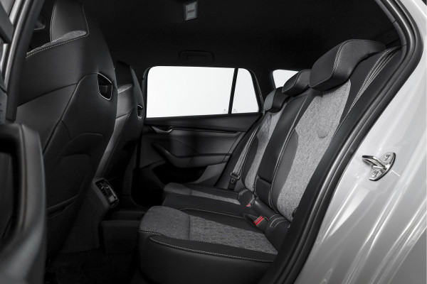 Škoda Octavia Combi 1.5 TSI MHEV 150 PK Sportline Business | Elek. Trekhaak | Matrix Led | Adapt. Cruise | Winterpakket | 13 inch Navi | Camera | NAV + App. Connect | ECC | Elek. Klep | LM 18" | 2748