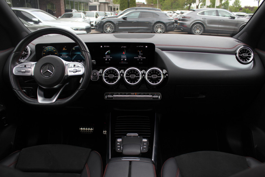 Mercedes-Benz EQA 250 Edition 1 67 kWh / Trekhaak / Panoramadak / 360Camera / Burmester / Leder&Alcantara / 19'' / CarPlay / Stoelverwarming / DAB / Dodehoek / Cruise Control