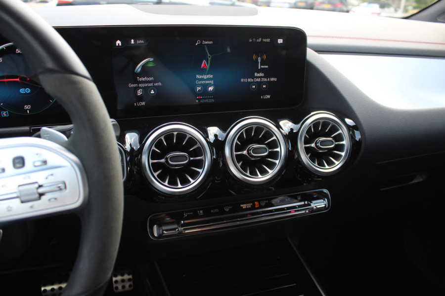 Mercedes-Benz EQA 250 Edition 1 67 kWh / Trekhaak / Panoramadak / 360Camera / Burmester / Leder&Alcantara / 19'' / CarPlay / Stoelverwarming / DAB / Dodehoek / Cruise Control