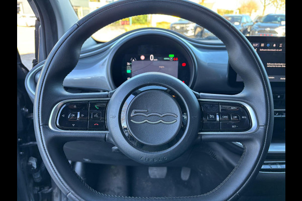 Fiat 500 3+1 Icon SOH 100% 42 kWh 100% Electrisch, Parkeer sensoren achter, DAB radio, Extra achterdeur rechts
