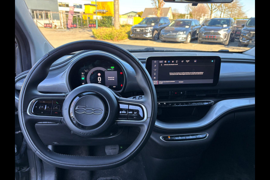 Fiat 500E 3+1 Icon 42 kWh 118 pk Automaat SOH 100% 42 kWh | Navi | CarPlay | DAB | PDC | 28.000 km 100% Electrisch, Extra achterdeur rechts | 11 kW laden | 85 kW snelladen | BTW-auto