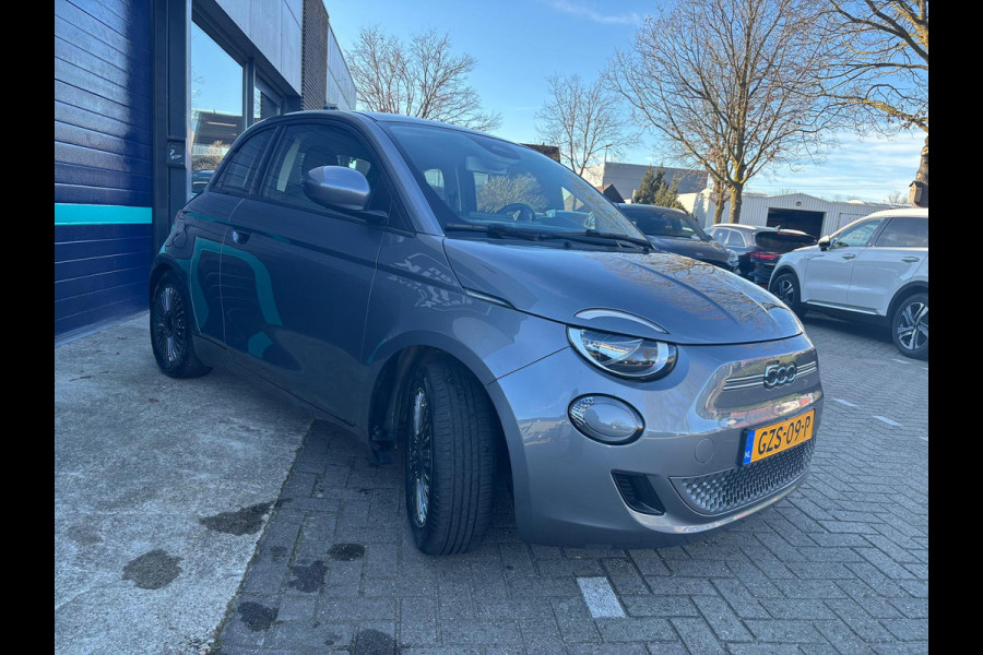 Fiat 500E 3+1 Icon 42 kWh 118 pk Automaat SOH 100% 42 kWh | Navi | CarPlay | DAB | PDC | 28.000 km 100% Electrisch, Extra achterdeur rechts | 11 kW laden | 85 kW snelladen | BTW-auto