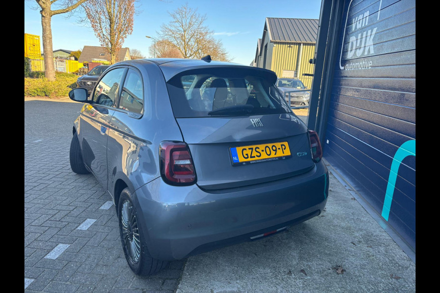 Fiat 500E 3+1 Icon 42 kWh 118 pk Automaat SOH 100% 42 kWh | Navi | CarPlay | DAB | PDC | 28.000 km 100% Electrisch, Extra achterdeur rechts | 11 kW laden | 85 kW snelladen | BTW-auto